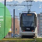 Bleuet - 2 Bedrooms - Air Conditioning, Free Parking & Tram *