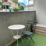 Bleuet - 2 Bedrooms - Air Conditioning, Free Parking & Tram Apartment *